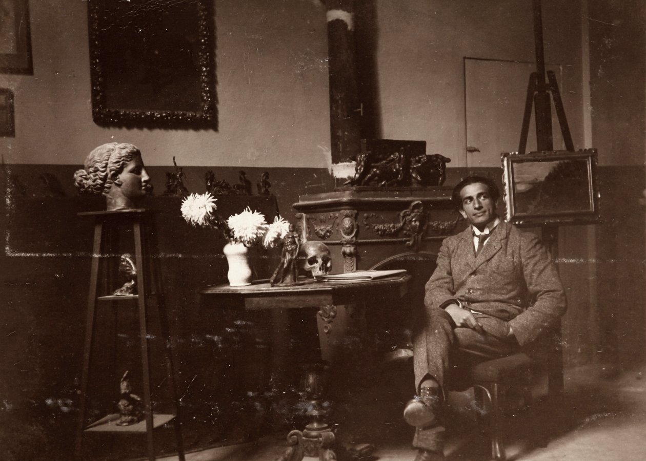 Skulptören Mario Pelagatti i sin ateljé, Florens, 1920-11-20 (s/v foto) av Alberto Fierli