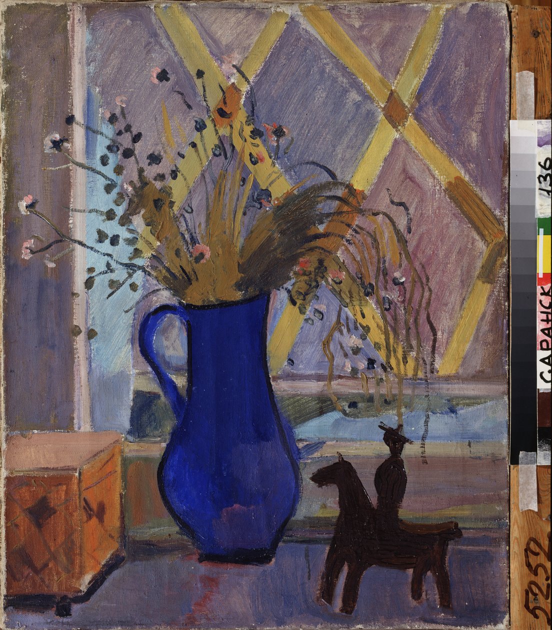 Under belägringen av Leningrad (Sankt Petersburg). En bukett i en blå vas. Målning av Alexander Isaakovich Rusakov (1898-1952), olja på duk, cirka 1943. Rysk konst, 1900-talet, modern konst. Statens S. Ersya Mordoviska konstmuseum, Saransk (Ryssland). av Aleksandr Isaakovich Rusakov