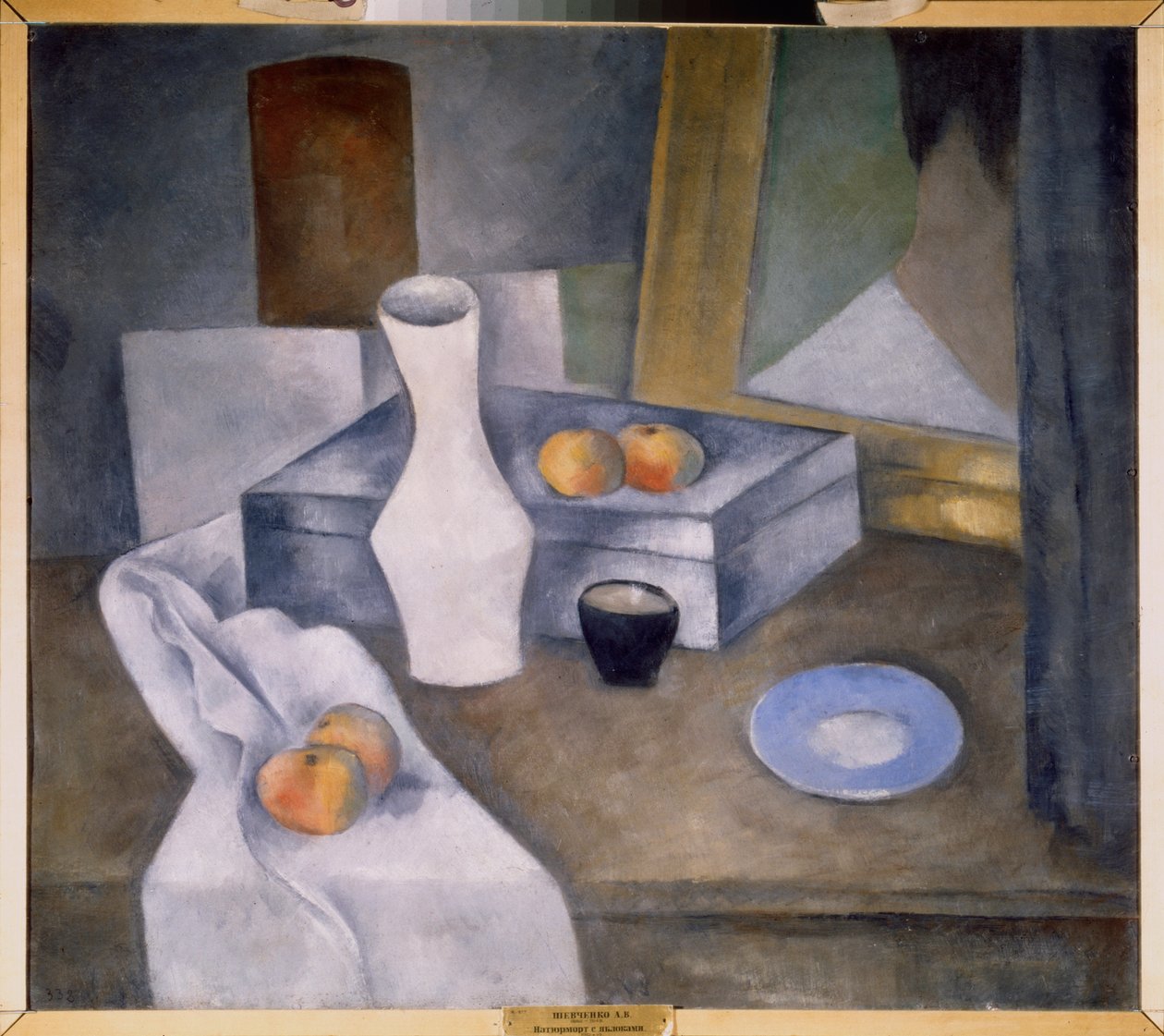 Stilleben med äpplen och blått fat (Stilleben med äpplen och blått fat) - Verk av Alexander Vasilyevich Shevchenko (Alexandre Chevtchenko) (1883-1948), olja på kartong, cirka 1910 - Rysk konst, 1900-talet, avantgarde - Statsryska Museum, S av Aleksandr Vasilievich Shevchenko