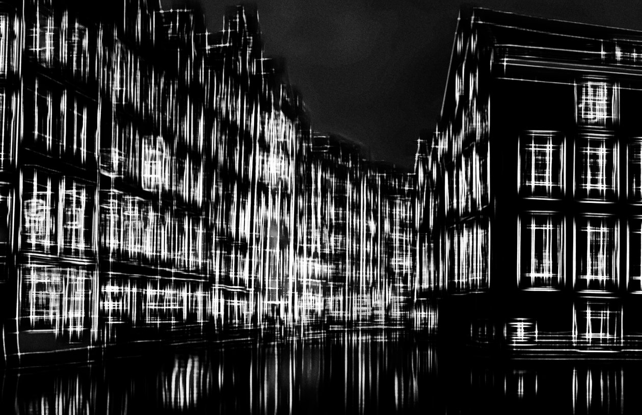 ljus i nattstaden, 2019, (fotografi) av Alex Caminker