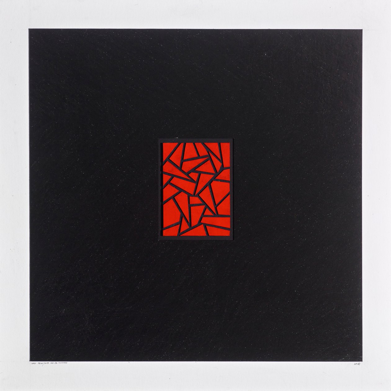 Red Bits on Black, 2021 (emalj på kort) av Alex Dunn