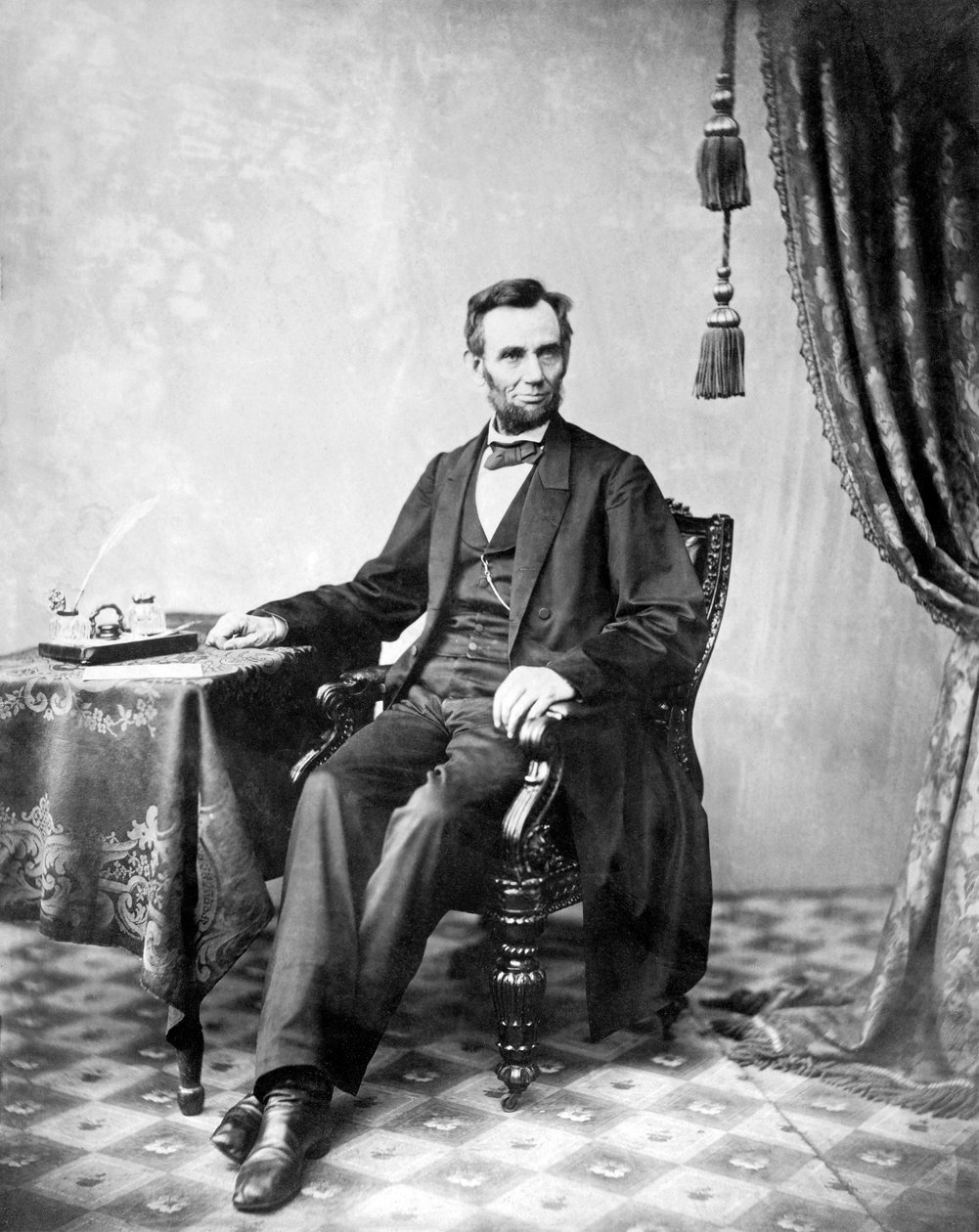 Abraham Lincoln poserar i Gardners nya galleri av Alexander Gardner