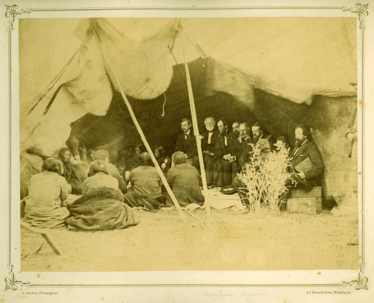 Commissioners in Council with the Arapahoes and Cheyennes, 1868 (albumintryck) av Alexander Gardner