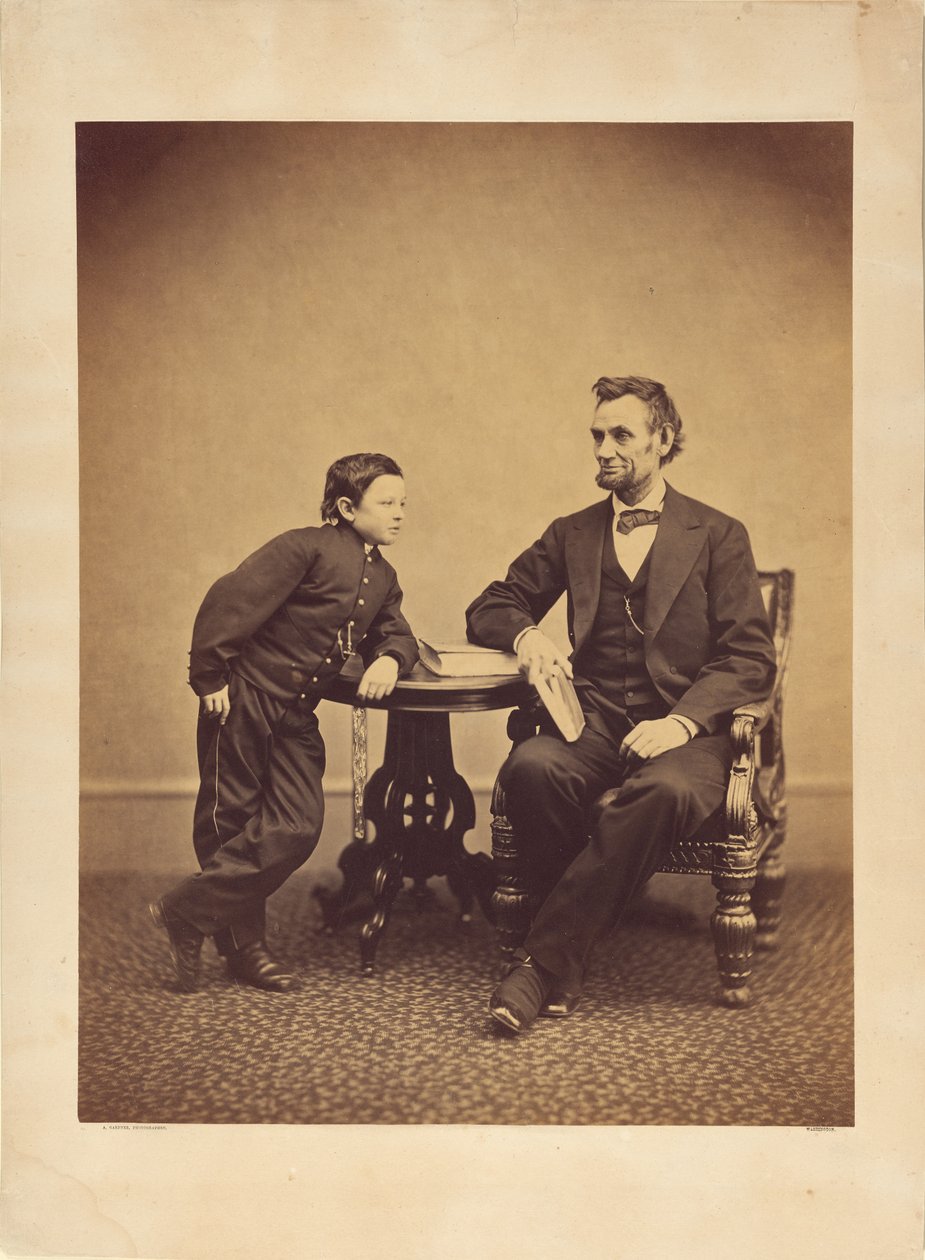 [Abraham Lincoln och hans son Thomas (Tad)] av Alexander Gardner