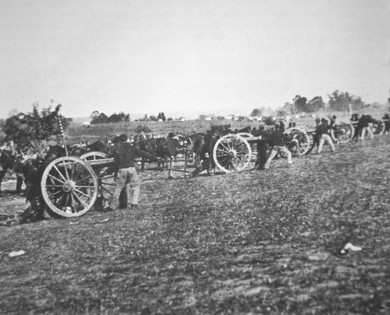 Batteri D., 2:a amerikanska artilleriets federala armé i aktion under det amerikanska inbördeskriget (1861-65) (s/v foto) av Alexander Gardner