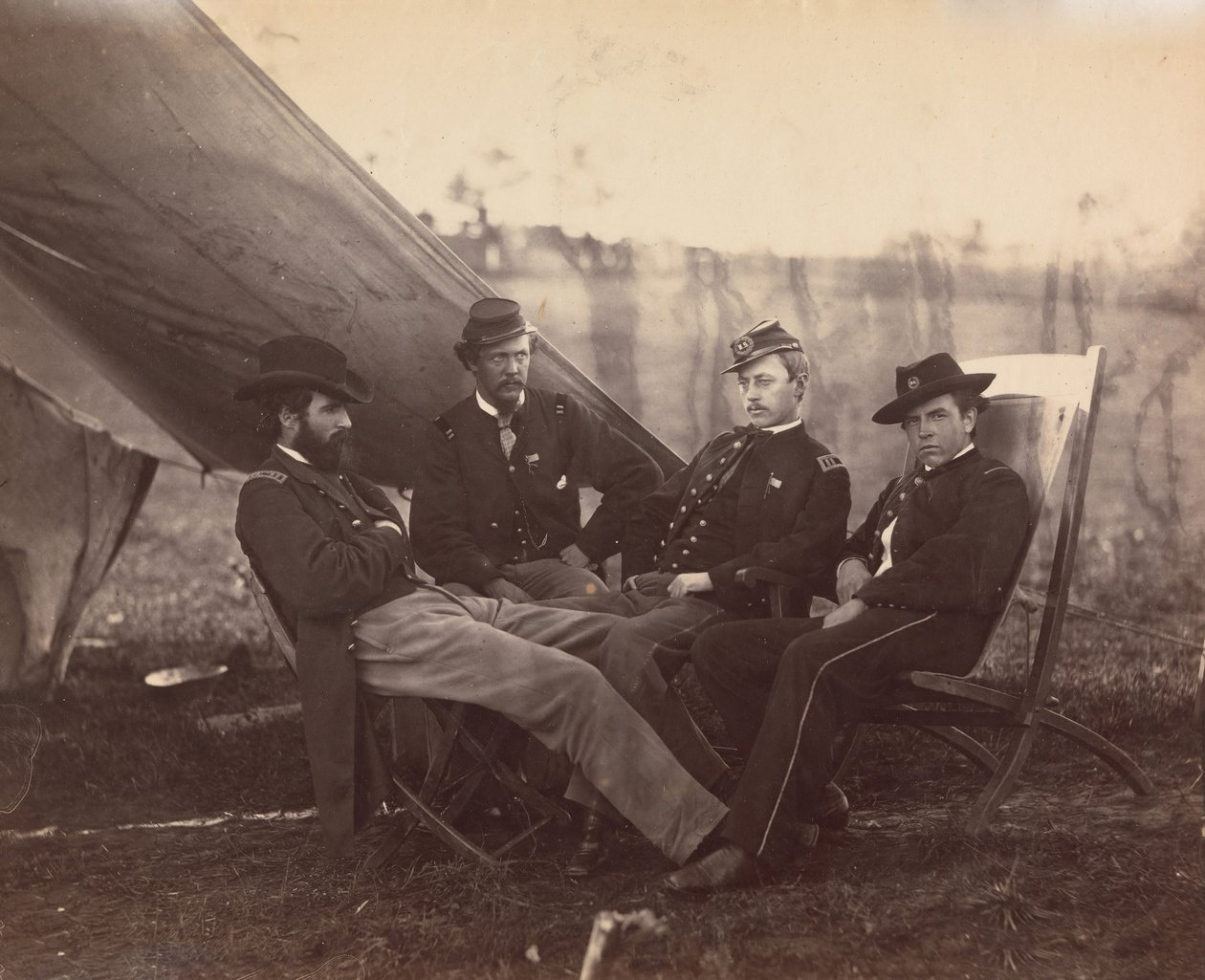 [Fyra officerare], ca. 1864. av Alexander Gardner