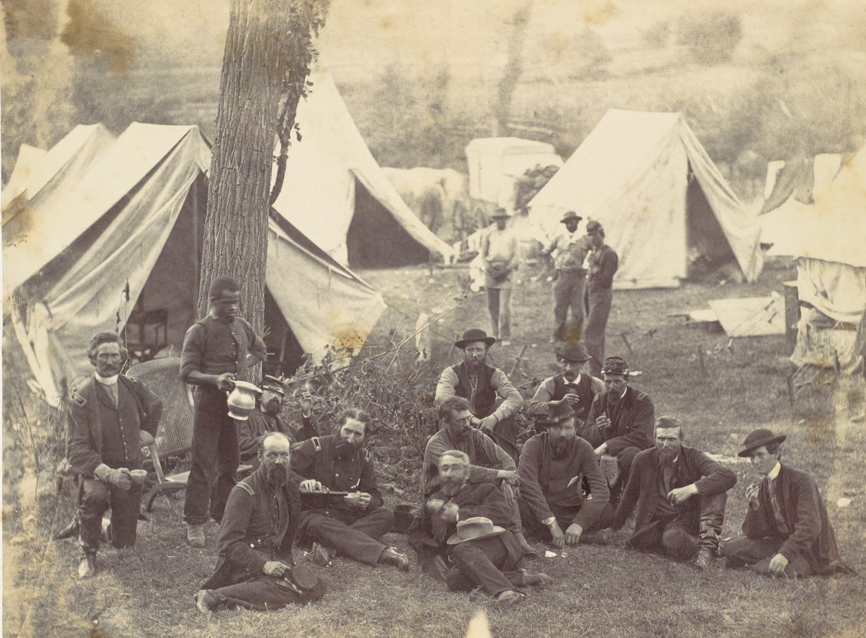 Grupp vid högkvarteret för Army of the Potomac, Antietam, oktober 1862, 1862. av Alexander Gardner