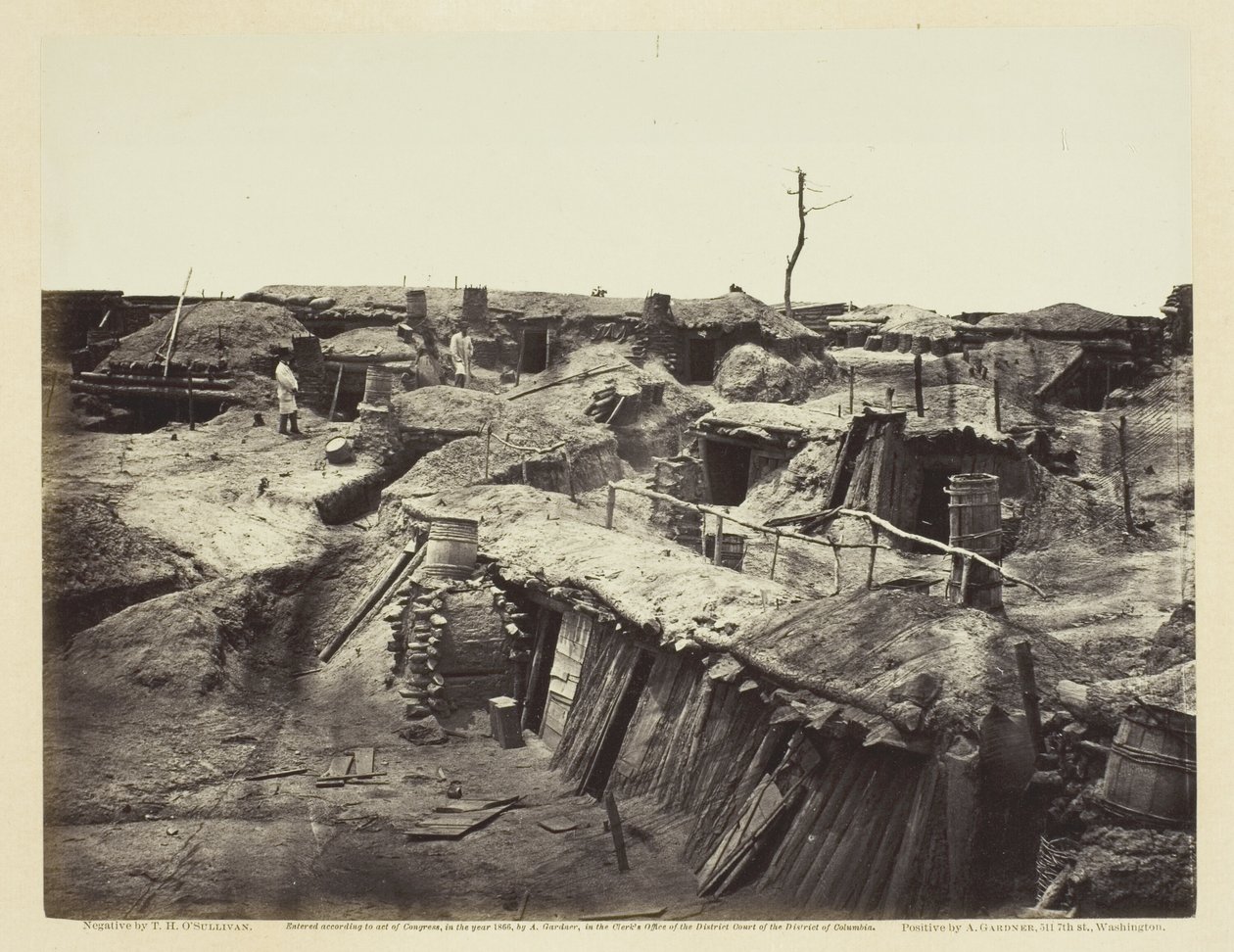 Quarters of Men i Fort Sedgwick, maj 1865. av Alexander Gardner