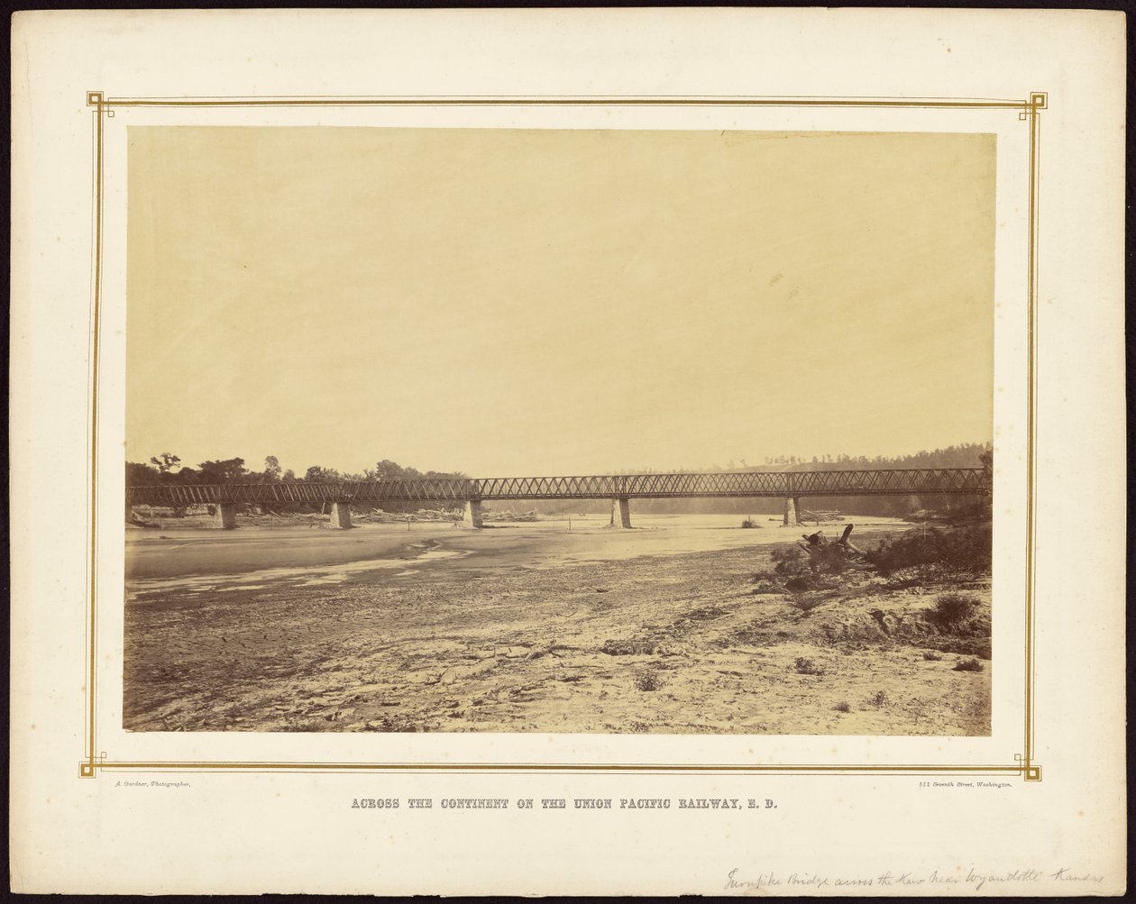 [Turnpike Bridge över Kaw River nära Wyandotte, Kansas] av Alexander Gardner
