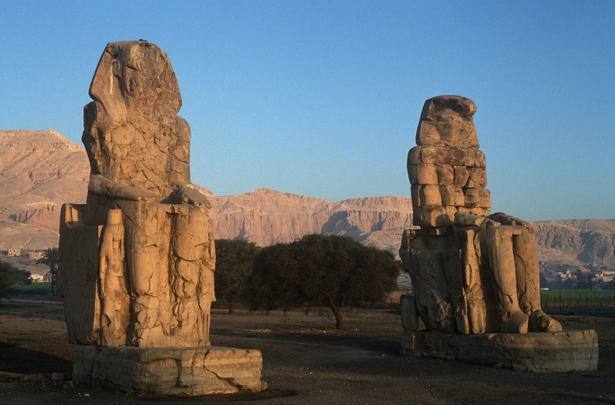 Egypten, forntida Thebe, statyer av Amenhotep III Colossi av Memnon av Nicolas Toussaint Charlet