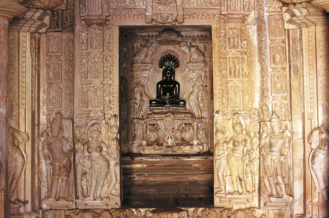 Entré och altare, Parshvanatha-templet, Khajuraho-gruppen av monument (UNESCOs världsarvslista av Nicolas Toussaint Charlet