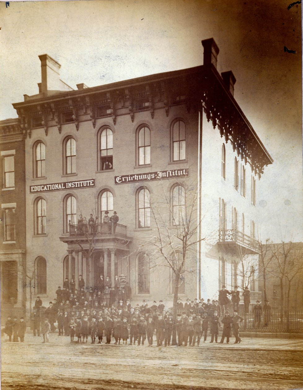 Utbildningsinstitut. Chouteau Avenue mellan tionde och elfte gatan av Alfred Bennefeld