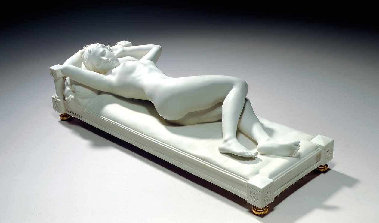 Sevres kexfigur av en liggande naken, 