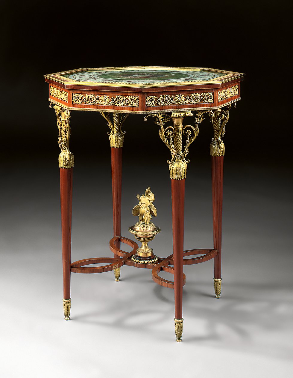 En gueridon i Louis XVI-stil (ormolu, mahogny och gouache) (se även 362848) av Alfred Emmanuel Louis Beurdeley