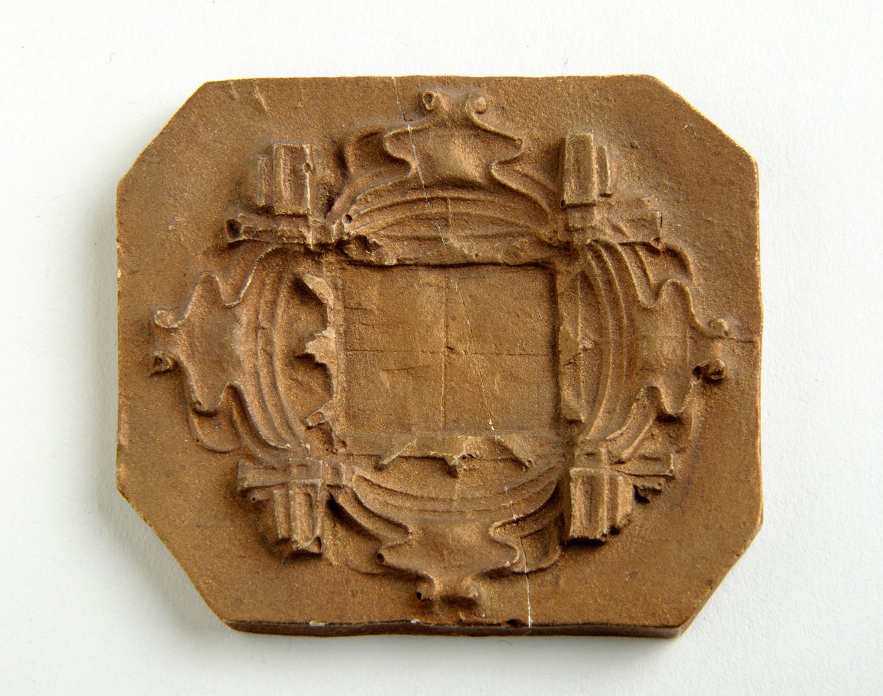 Maquette för en åttakantig plack (förgylld gips) av Alfred Gilbert