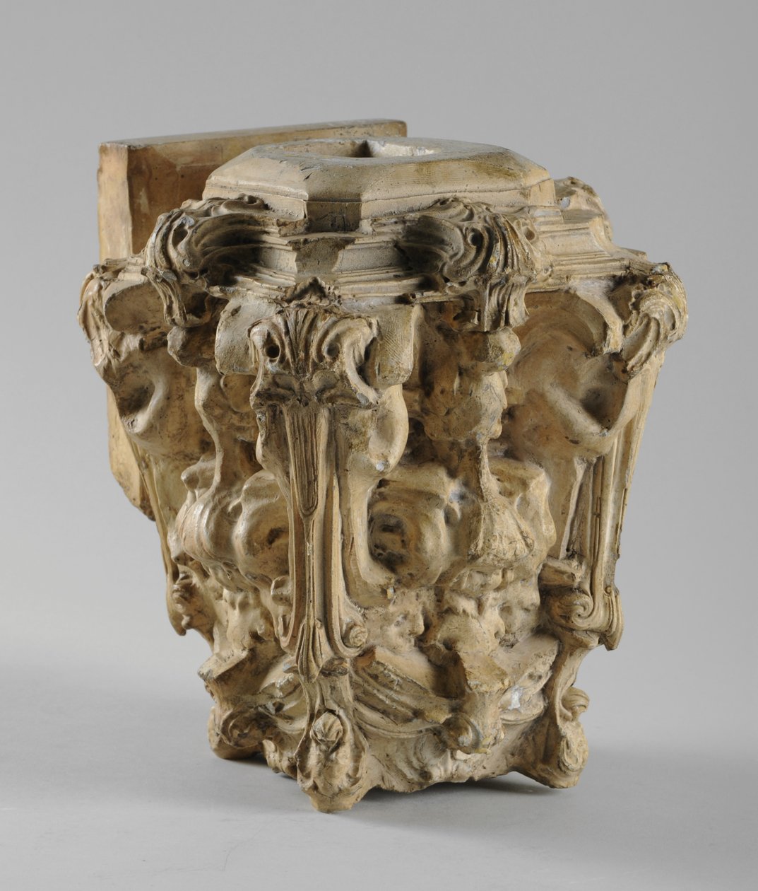 En av 9 maquetter för Sam Wilson Chimneypiece, c.1908-14 (gips & shellack) av Alfred Gilbert