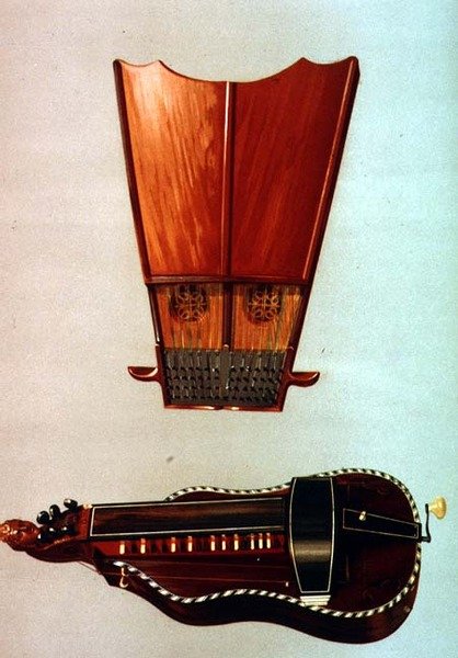 En klockharpa och en gurdy, från 