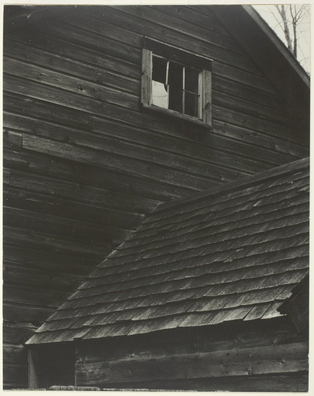 Barn—Lake George av Alfred Stieglitz
