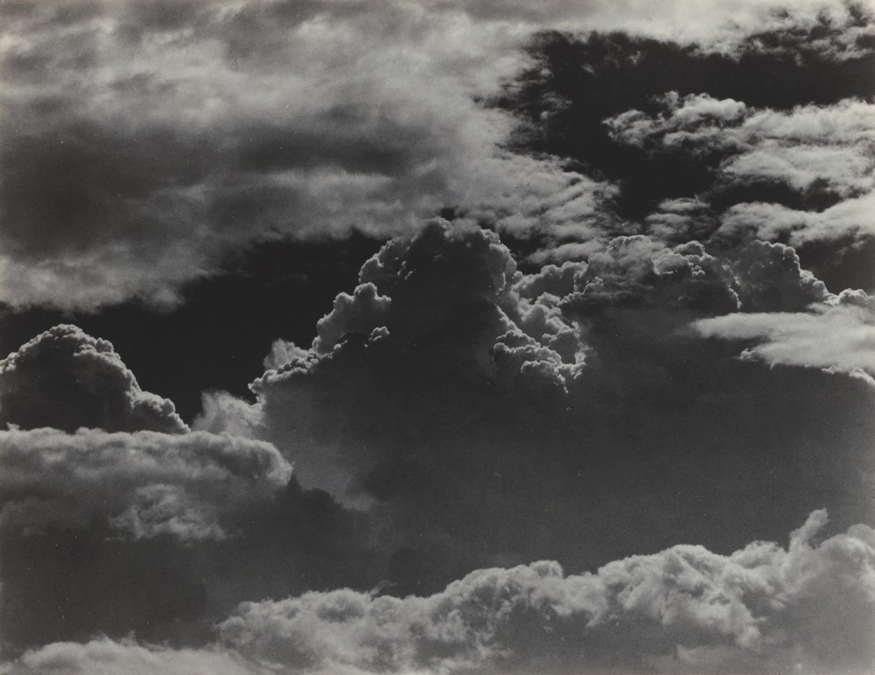 Moln eller motsvarande av Alfred Stieglitz