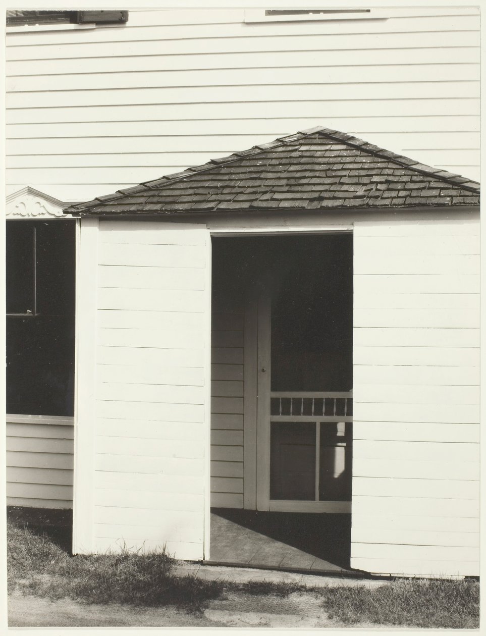 Dörr till kök, Lake George, 1934. av Alfred Stieglitz