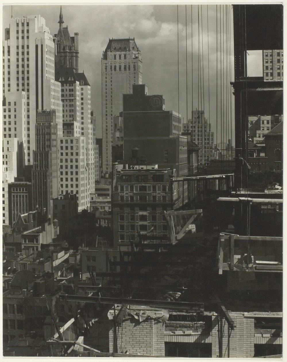Från mitt fönster på An American Place, North, 1931. av Alfred Stieglitz