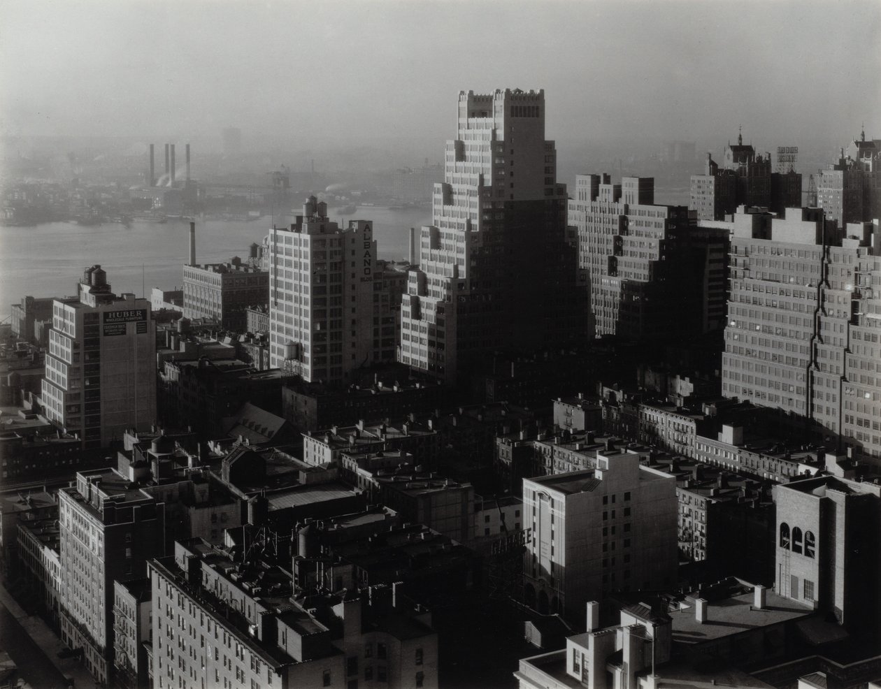 Från mitt fönster på Shelton, sydost av Alfred Stieglitz