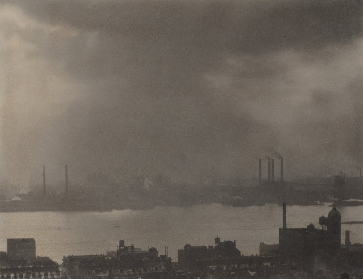 Från Shelton, New York, med utsikt mot öster av Alfred Stieglitz
