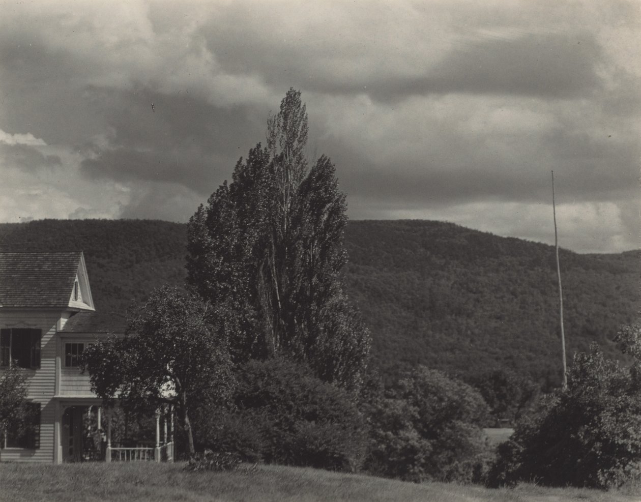 Hus och träd, Lake George av Alfred Stieglitz