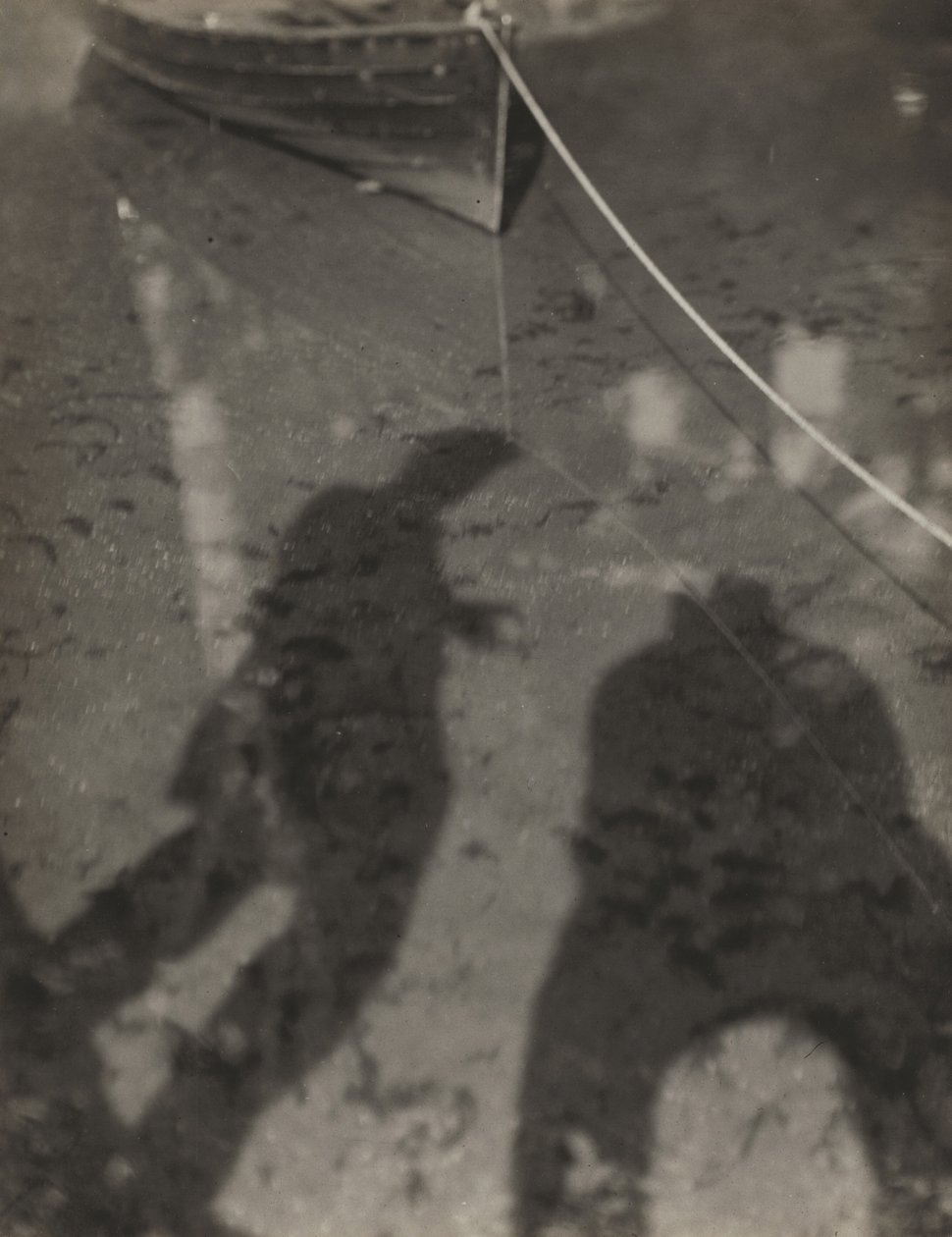 Skuggor i sjön av Alfred Stieglitz