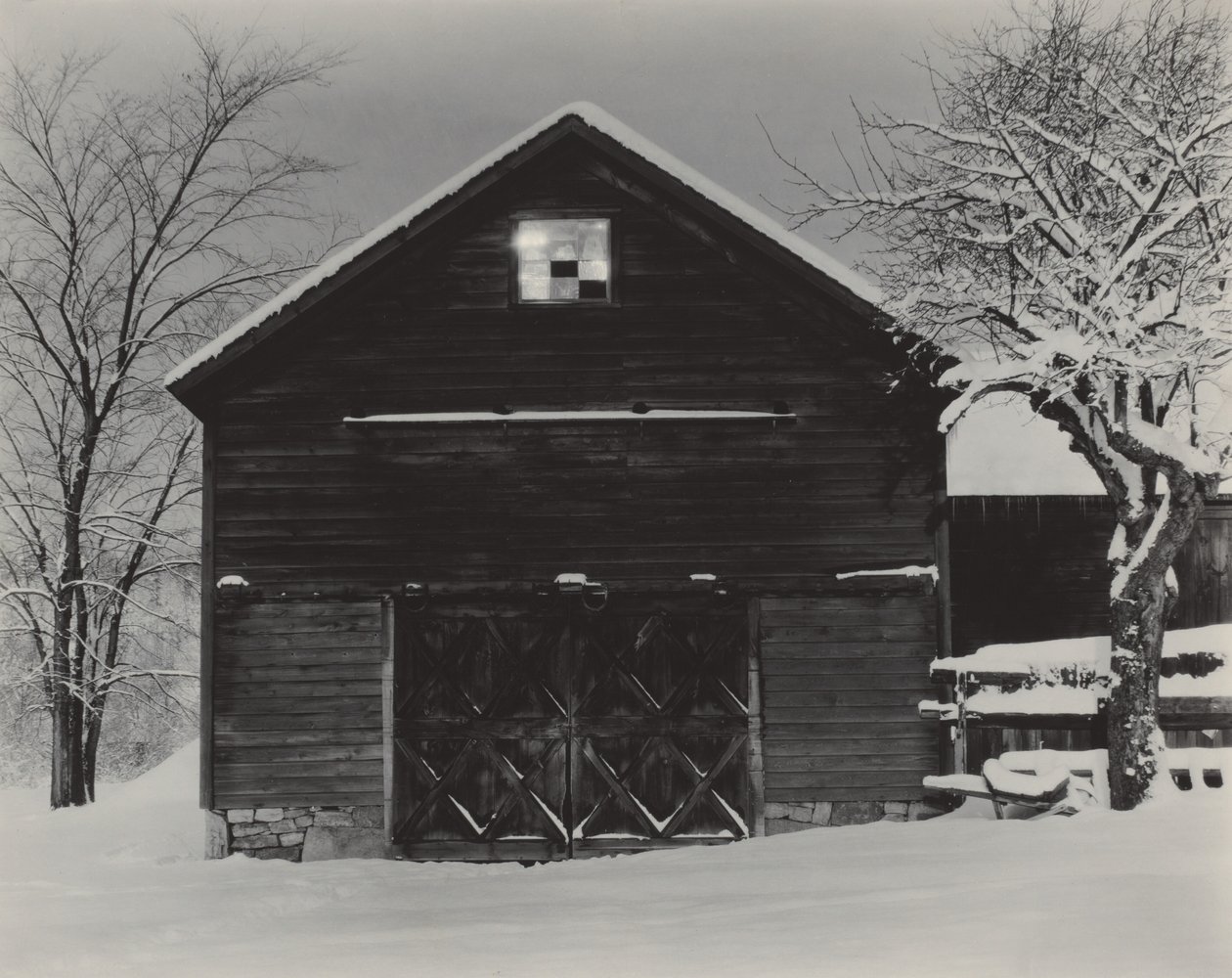 Den svarta ladan och den vita snön av Alfred Stieglitz