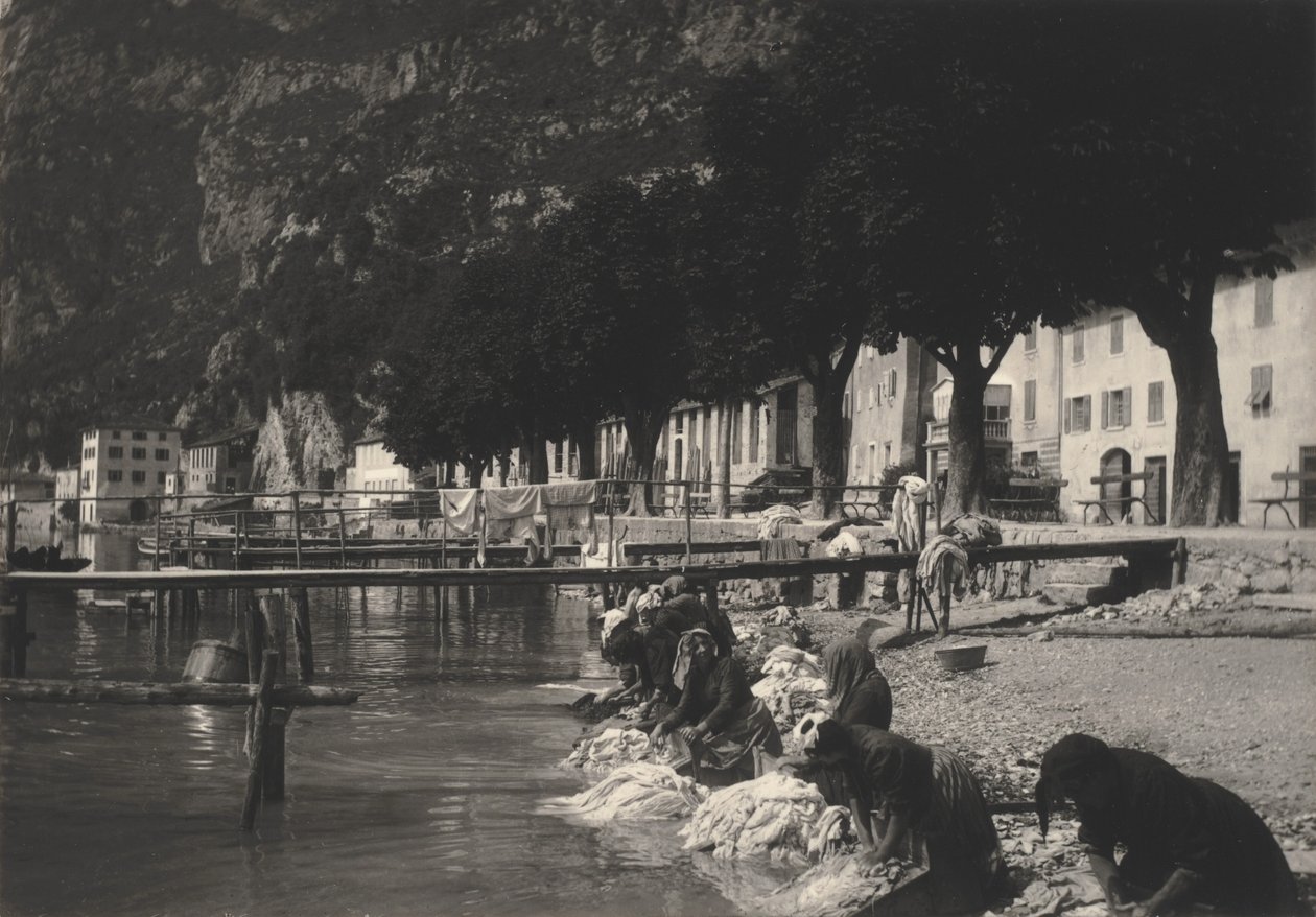 Tvätterskor i Riva del Garda av Alfred Stieglitz