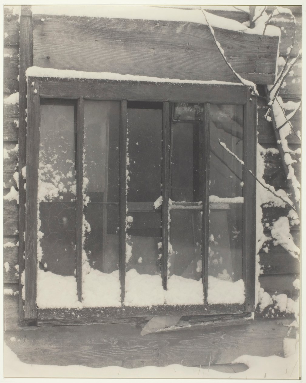 Fönster: Trä, glas, snö, 1923. av Alfred Stieglitz