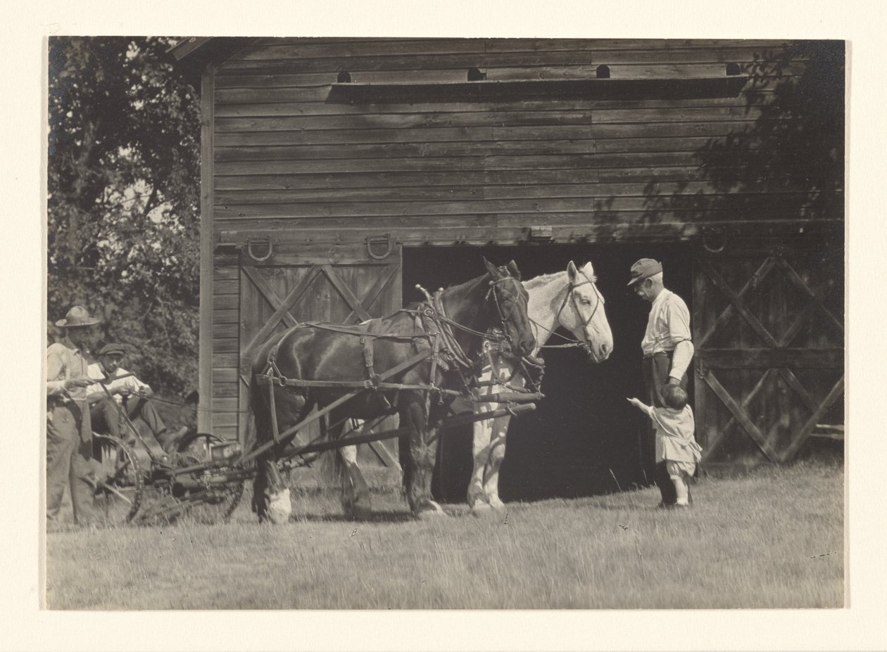 [Yvonne Boursault, Fred Varnum och två oidentifierade män, Lake George] av Alfred Stieglitz