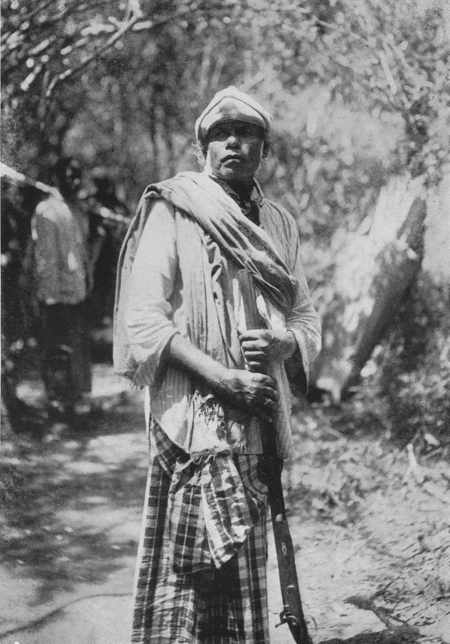 En Ceylon Shikari eller Hunter, c1890, 1910 av Alfred William Amandus Plate