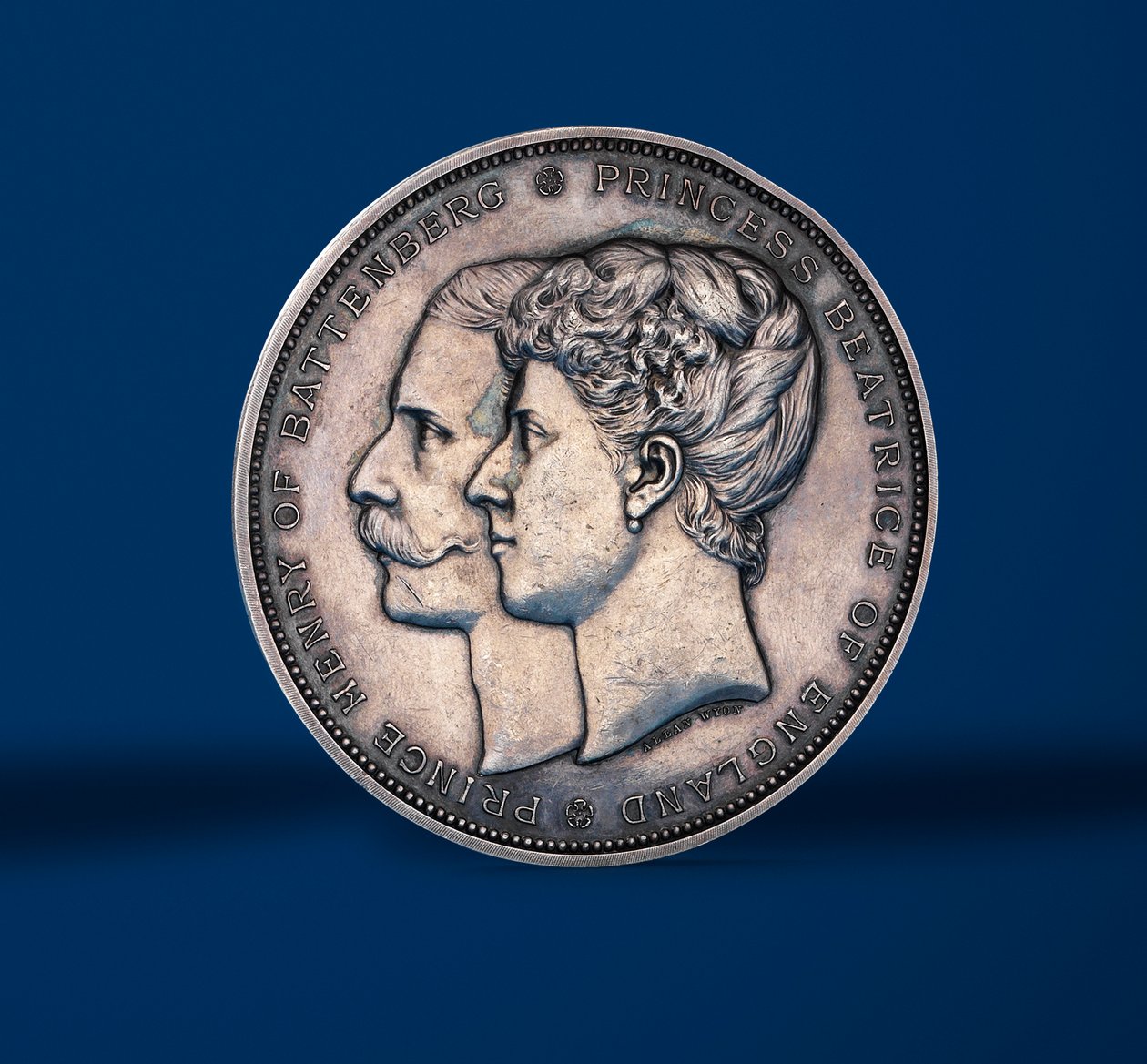 Medalj till minne av prinsessan Beatrices och prins Henrik av Battenbergs äktenskap, 1885 (silver) (framsidan av 419675) av Alfred and Wyon, Joseph Shephard Wyon