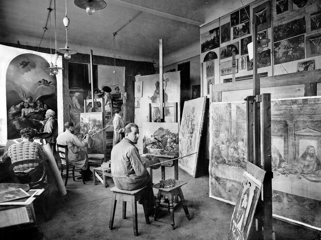 Målarsalen vid Stabilimento Fotografico Fratelli Alinari i via Nazionale, Florens (svart/vitt foto) av Fratelli Alinari