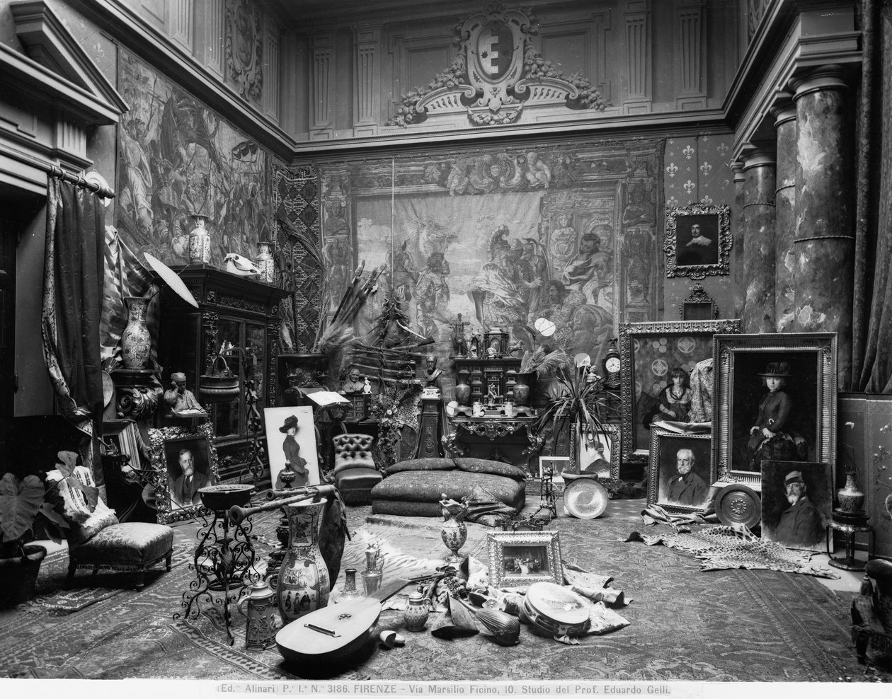 Studio av den florentinske målaren Eduardo Gelli, i Via Marsilio Ficino 10, Frorence (s/v foto) av Fratelli Alinari