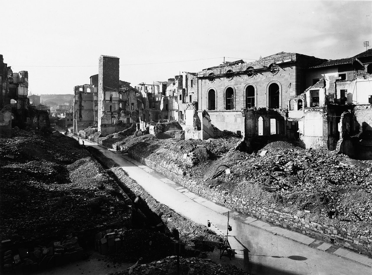 Andra världskriget: spillrorna i Borgo San Jacopo i Florens, efter bombningen. Detta fotografi, tidigare en del av Brogi Collection, tillhör nu Alinari Collection (s/v foto) av Fratelli Alinari