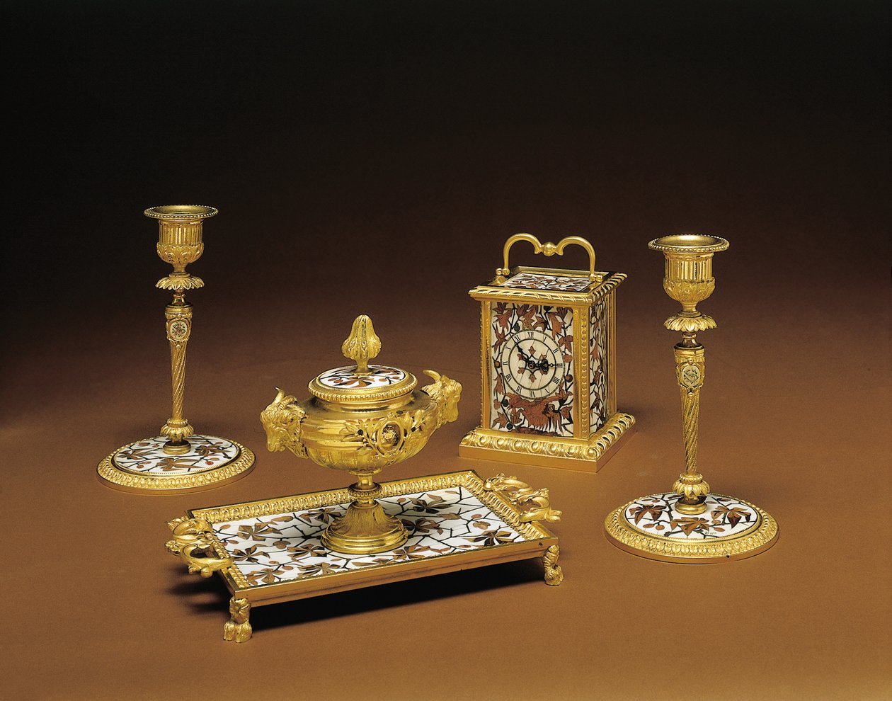 Napoleon III skrivbordsset i fyra delar, intarsia av Duvinage och Harinckouk, ca 1877 av Alphonse Gustave Giroux