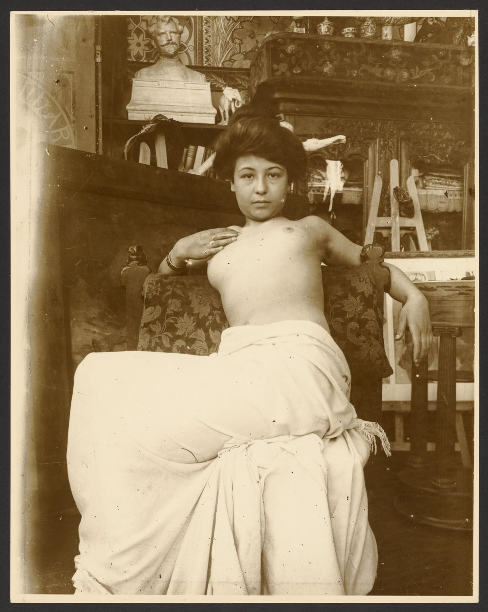 [Kvinnlig modell för allegorin "September" ur Tolvmånaderscykeln, för tidskriften "Cocorico", Paris] av Alphonse Maria Mucha
