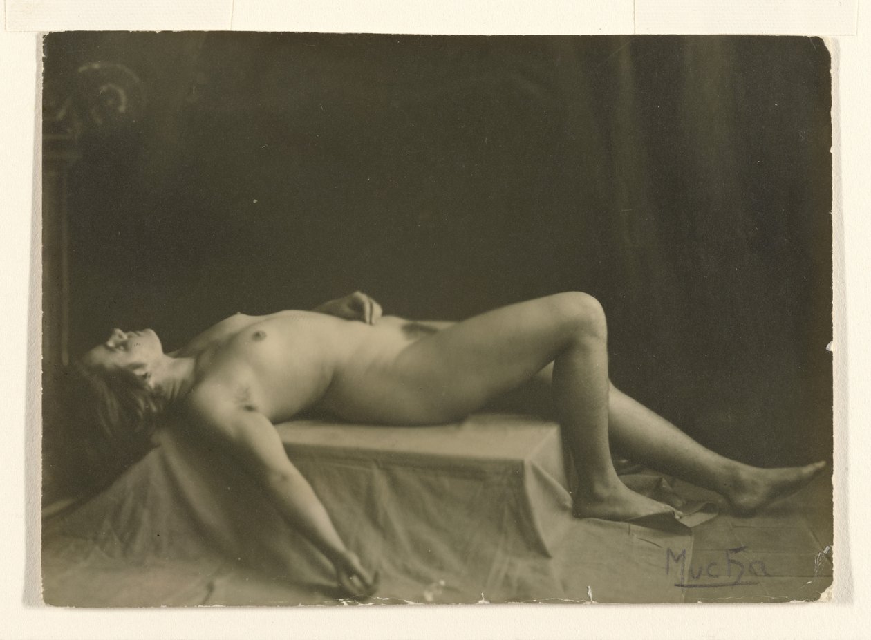 [Liggande naken] av Alphonse Maria Mucha