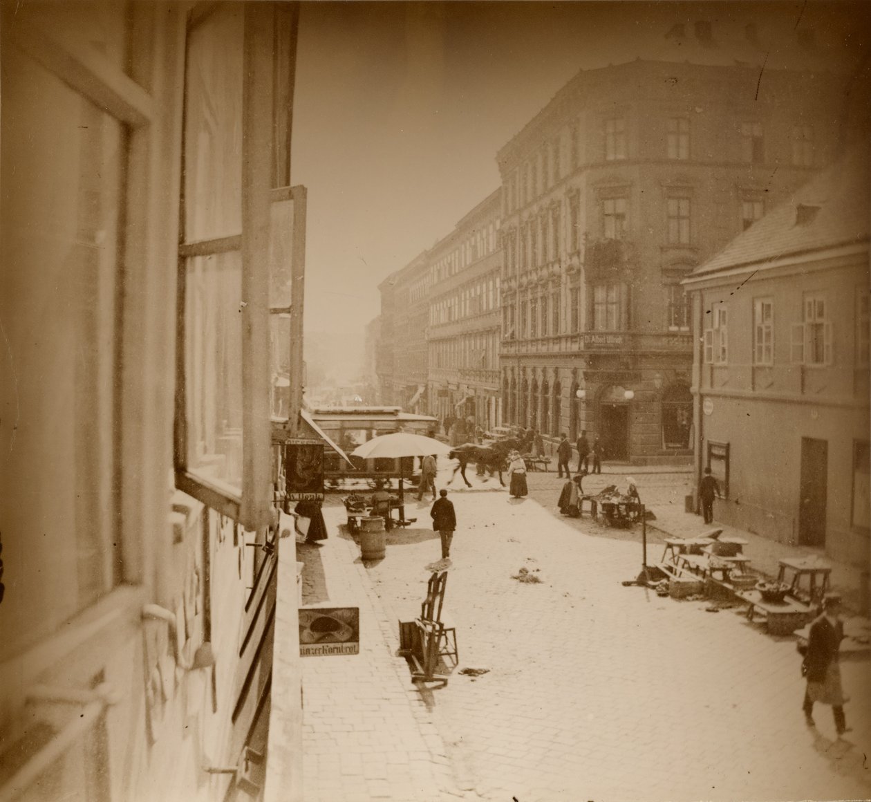 [Vy från fönstret i Muchas lägenhet, nära Amalienstrasse, München] av Alphonse Maria Mucha