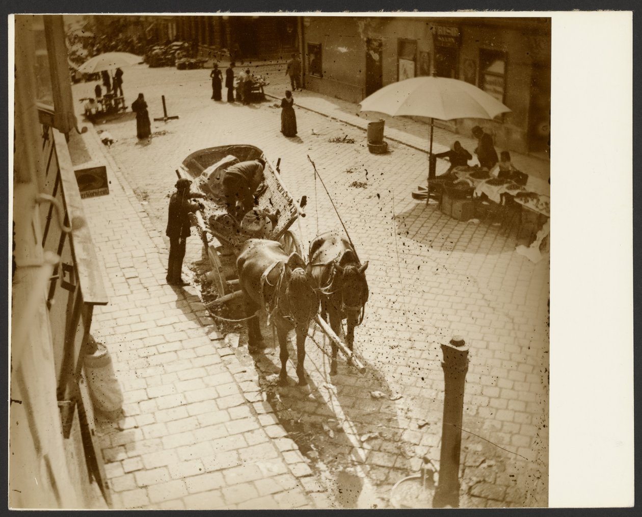 [Vy från fönstret i Muchas lägenhet, nära Amalienstrasse, München] av Alphonse Maria Mucha