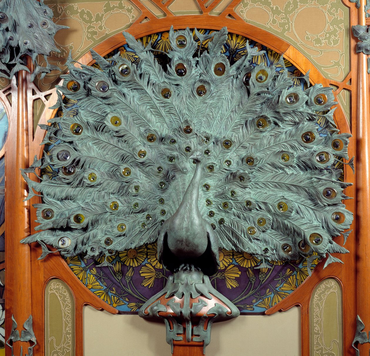 Art Nouveau: inredning av juveleraren Georges Fouquets butik (1862-1957) i Paris: skulptur av påfåglar i brons (brons) av Alphonse Mucha
