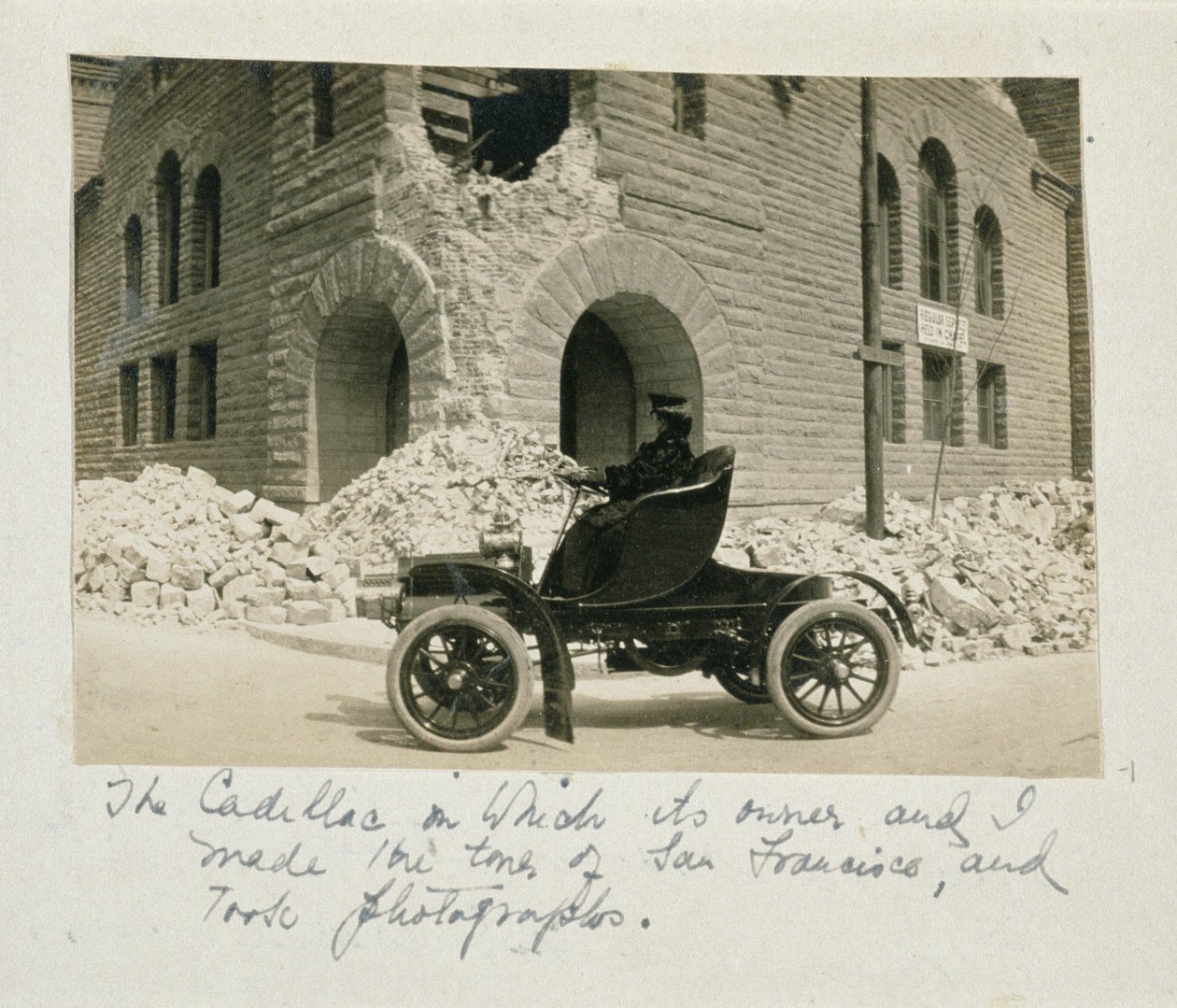 A woman touring the ruins after the San Francisco earthquake, 1906  av American Photographer