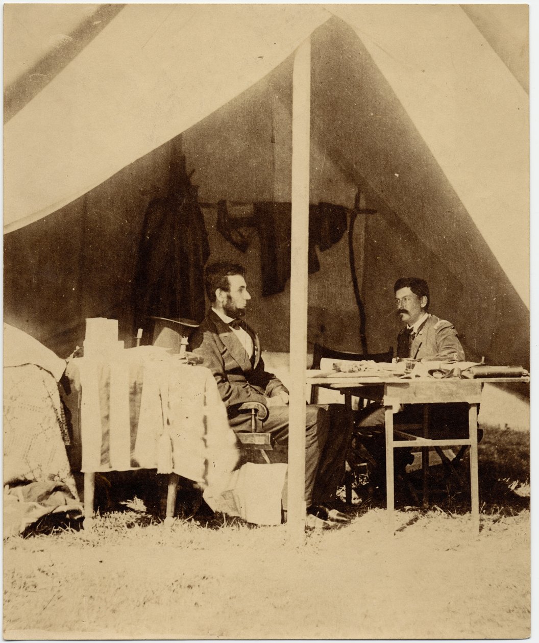 Abraham Lincoln (1809-65), USA:s 16:e president, och George Brinton McClellan (1826-85), Union Army General (albumfoto) av American Photographer