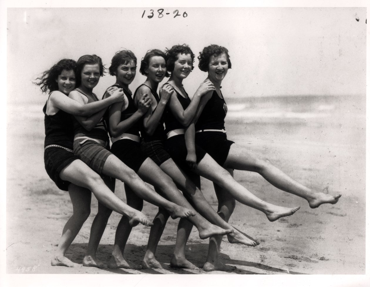 Badande skönheter, 1924 av American Photographer