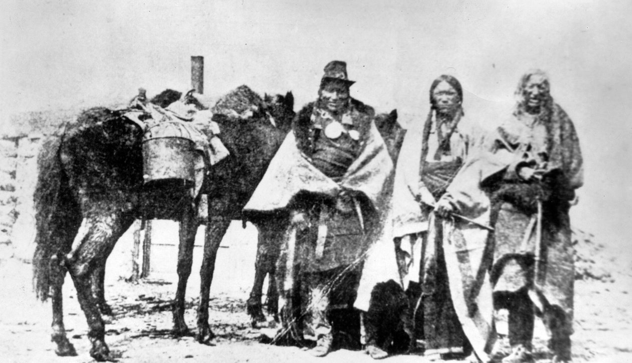 Cheyennehövdingar som hölls som gisslan av general Custer för att Mrs Morgan och Mrs White skulle återvända av American Photographer