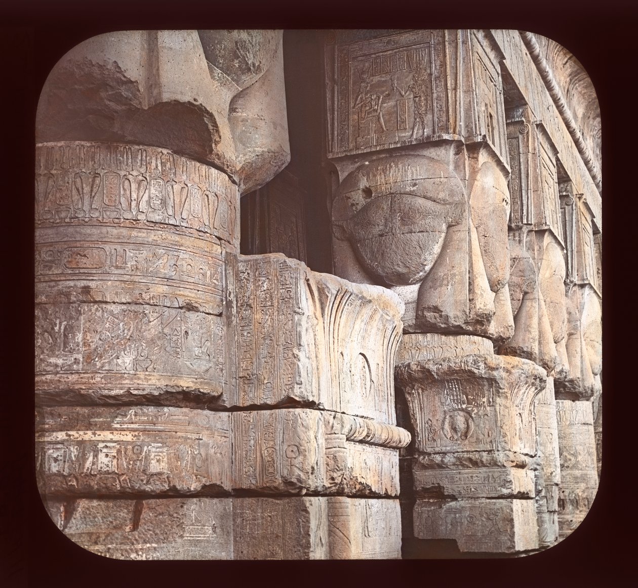 Kolumner från fasaden av Temple of Denderah (lanternbild) av American Photographer