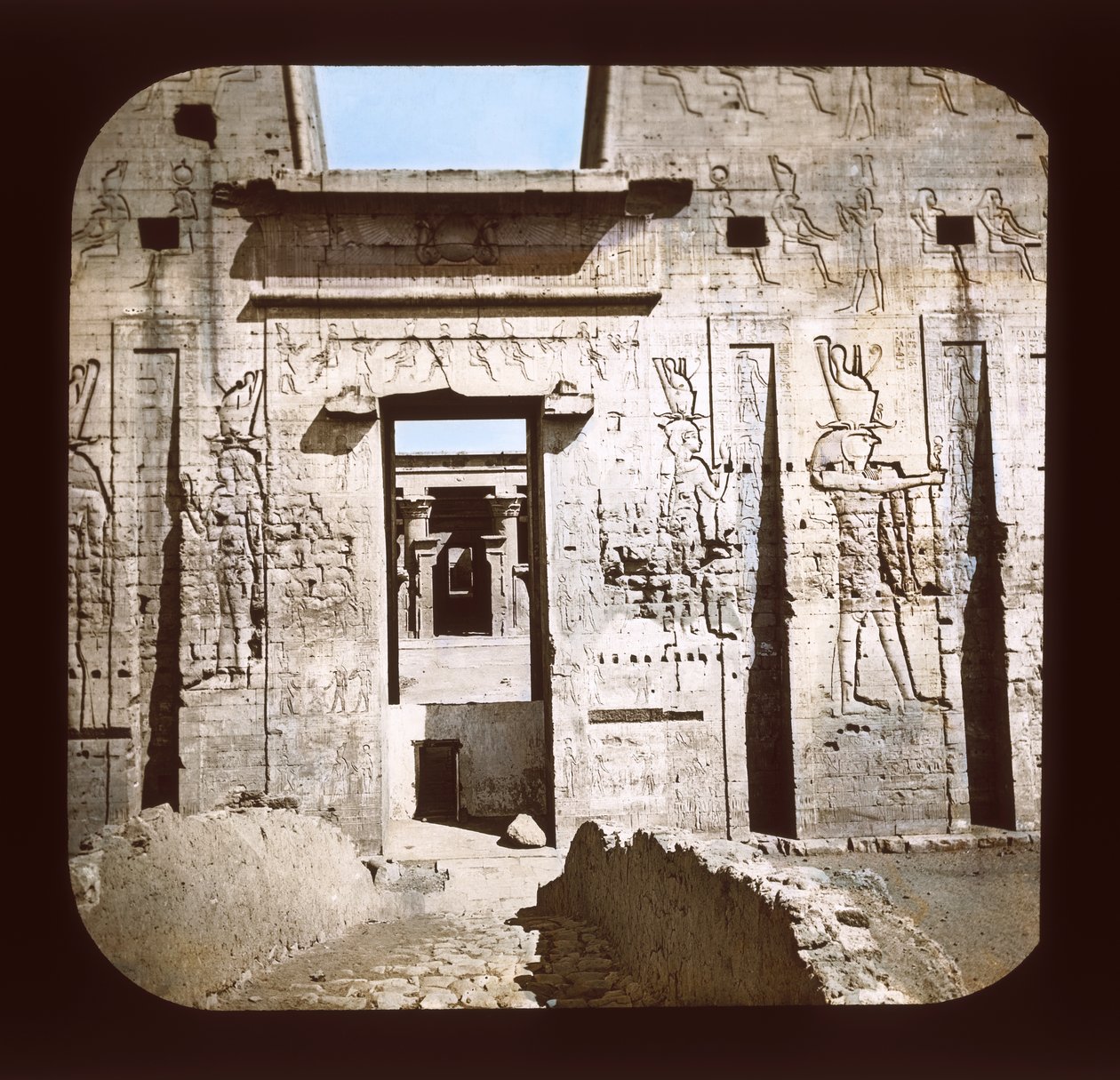 Edfu - Door of the Pylon (lanternskjut) av American Photographer